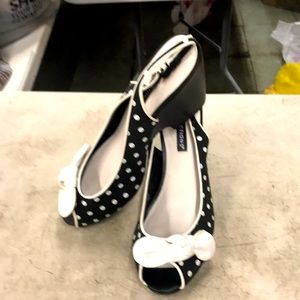 Black and white heel straps